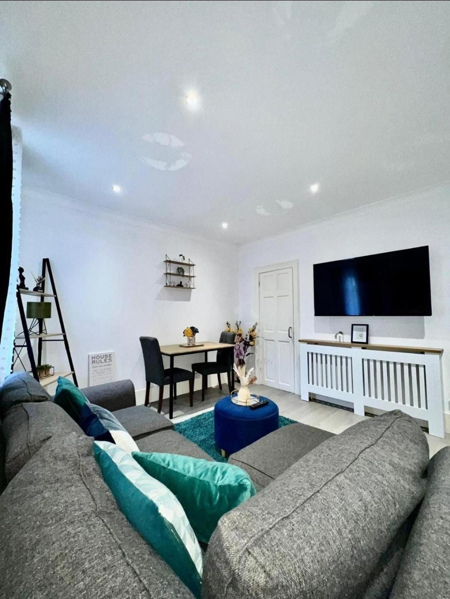 Strood Home-Sleeps 6-Great For Groups & Families Rochester  Extérieur photo
