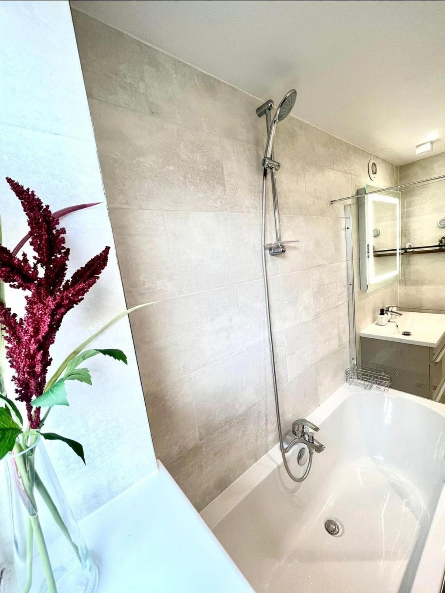 Strood Home-Sleeps 6-Great For Groups & Families Rochester  Extérieur photo