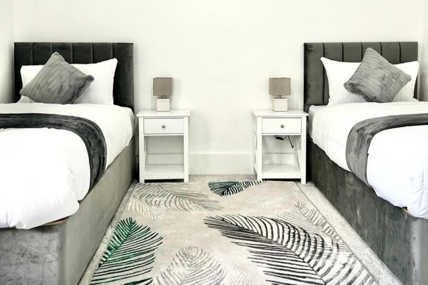 Strood Home-Sleeps 6-Great For Groups & Families Rochester  Extérieur photo
