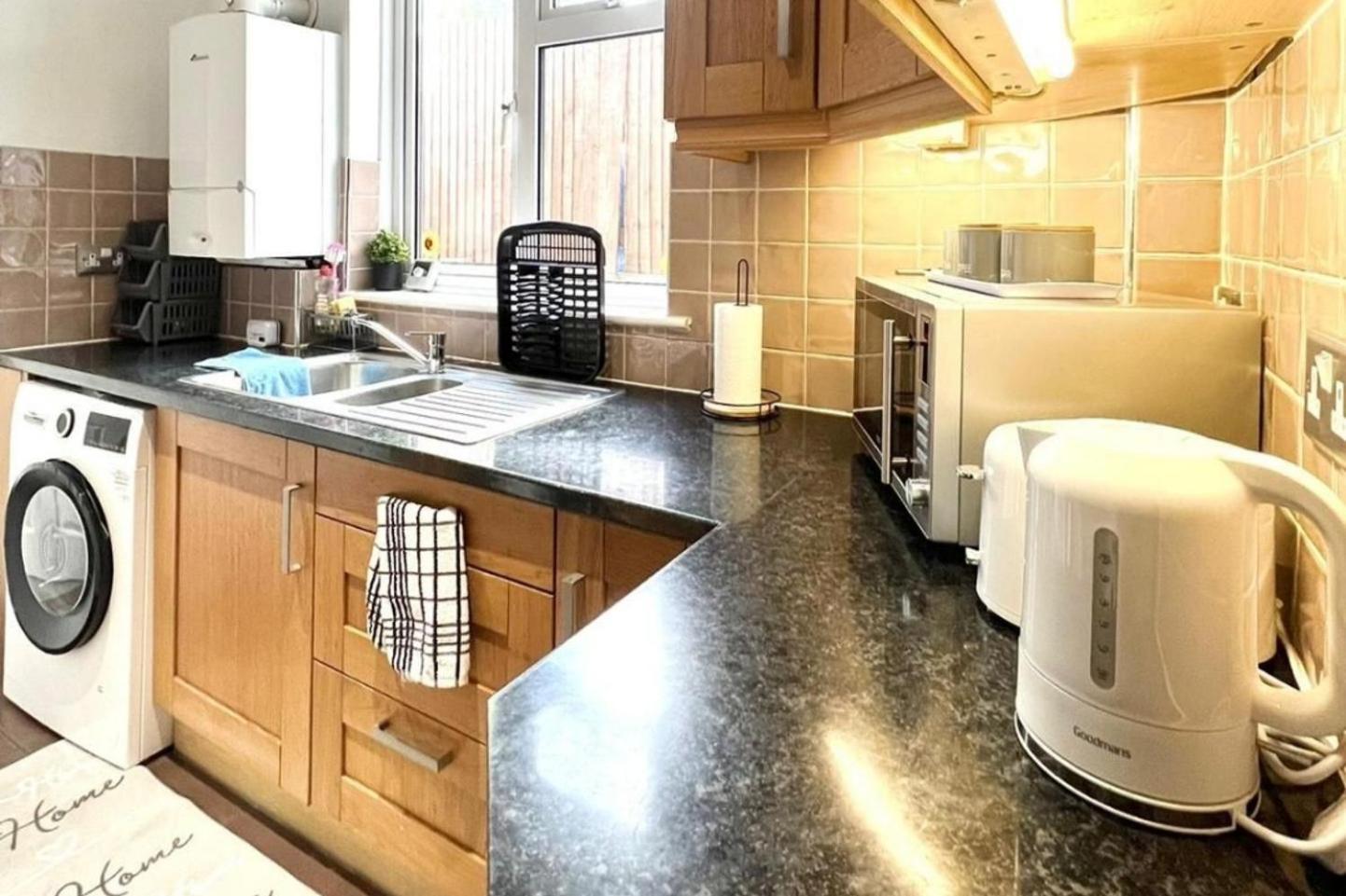 Strood Home-Sleeps 6-Great For Groups & Families Rochester  Extérieur photo
